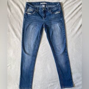 SZ 7 ZCO Women’s Blue Skinny Jeans with Light Fade & Embroidered Pockets